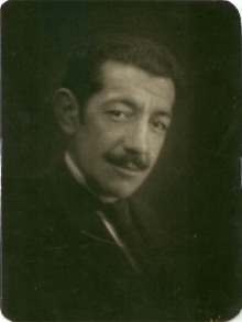 Antonio Gamoneda, padre del poeta, hacia 1918.