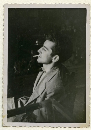 Un jovencísimo Antonio Gamoneda. (Archivo familiar).